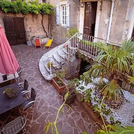 Superbe Maison De Maitre Avec Terrasse Et Jardin *