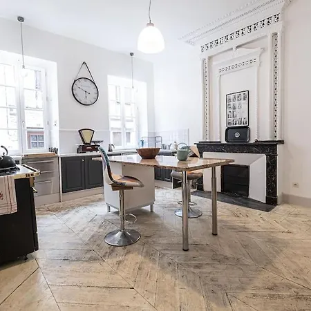 Superbe Maison De Maitre Avec Terrasse Et Jardin *